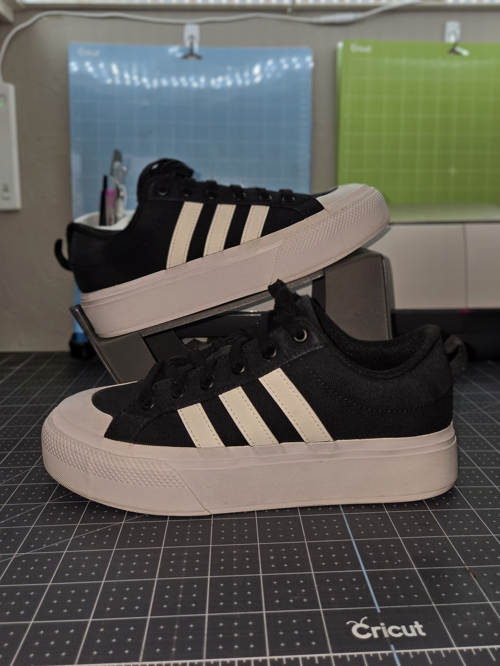 adidas Bravada 2.0 Platform Sneakers Black White Women’s Size 8